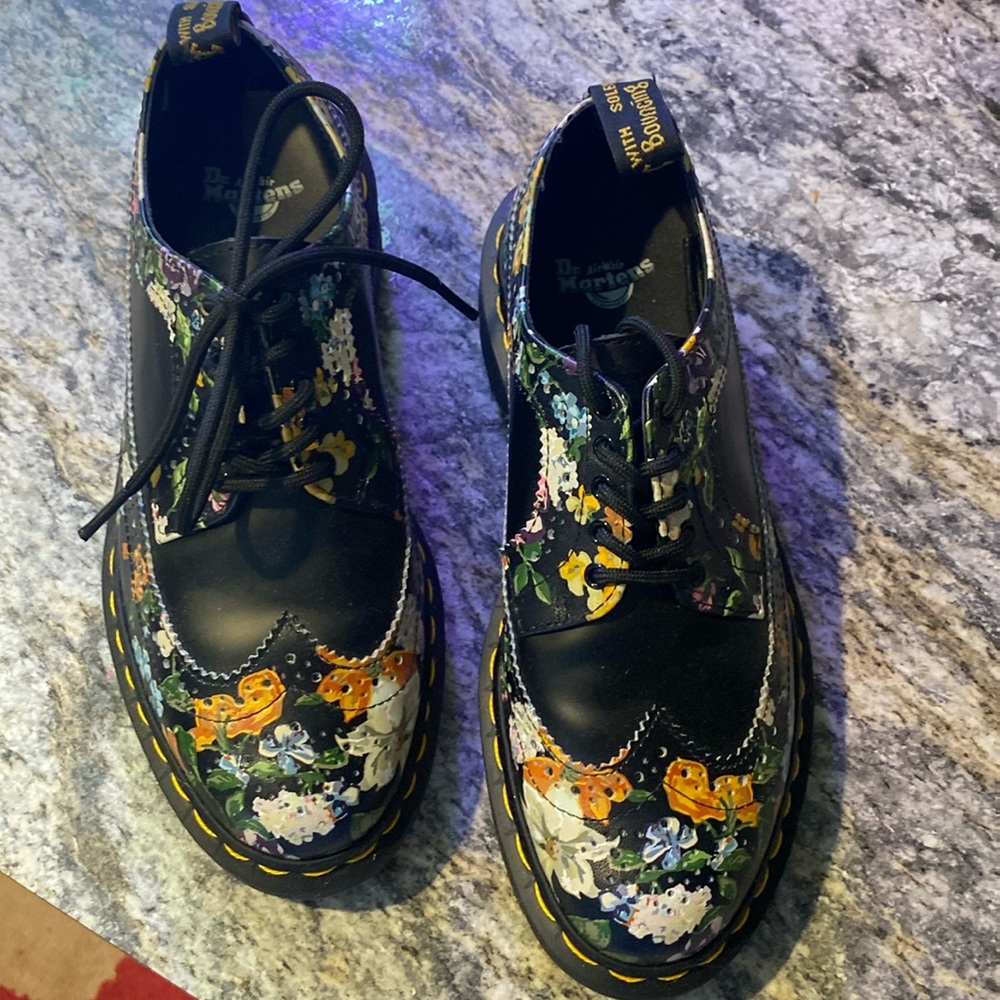 Brand new my friend gifted them to me but they don’t fit